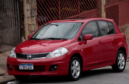 Nissan TIIDA SL 1.8/1.8 Flex 16V Mec. Nissan TIIDA SL 1.8/1.8 Flex 16V Mec. 2012/2011