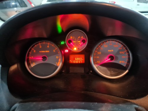 Peugeot 207 Sedan Passion XR 1.4 Flex 8V 4p