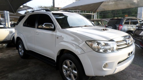 Foto do veículo Toyota Hilux SW4 SRV D4-D 4x4 3.0 TDI Dies. Aut 2011/2011 ID: 87530