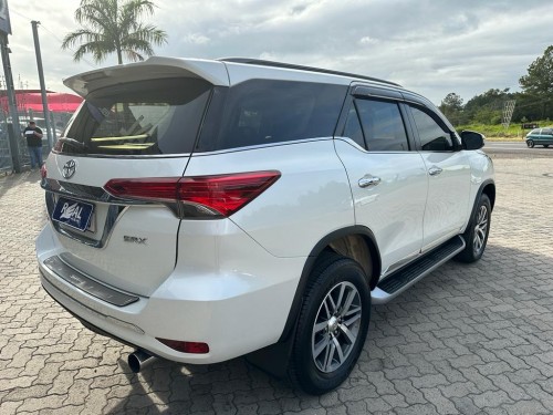 Toyota Hilux SW4 SRX 4x4 2.8 TDI 16V Dies. Aut.