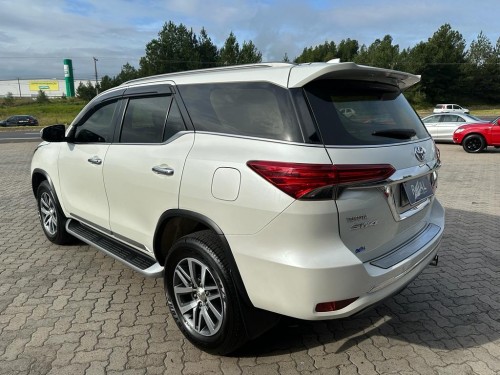 Toyota Hilux SW4 SRX 4x4 2.8 TDI 16V Dies. Aut.