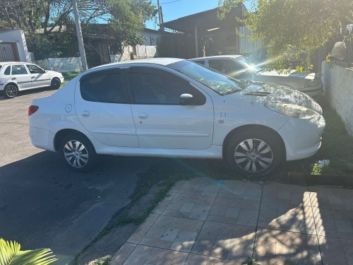 Peugeot 207 Sedan Passion XR 1.4 Flex 8V 4p