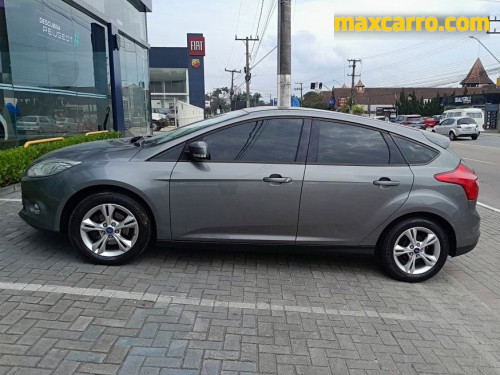 Foto do veículo Ford Focus 1.6 S/SE/SE Plus Flex 8V/16V  5p 2015/2014 ID: 89571