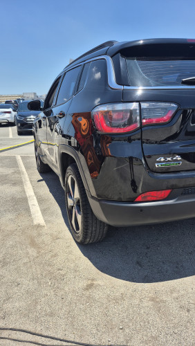 Foto do veículo JEEP COMPASS LONGITUDE 2.0 4x4 Dies. 16V Aut. 2018/2017 ID: 89774