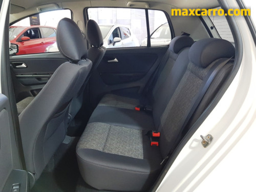 Foto do veículo VW - VolksWagen Fox 1.0 Mi Total Flex 8V 5p 2014/2013 ID: 89823