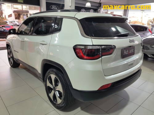 Foto do veículo Jeep COMPASS LONGITUDE 2.0 4x2 Flex 16V Aut. 2017/2017 ID: 90050