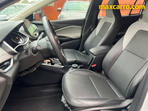 Foto do veículo GM - Chevrolet ONIX HATCH PREM. 1.0 12V TB Flex 5p Aut. 2024/2024 ID: 90072