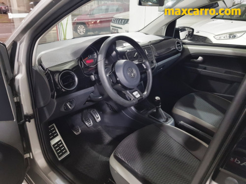 Foto do veículo VW - VolksWagen up! cross 1.0 TSI Total Flex 12V 5p 2017/2016 ID: 90101