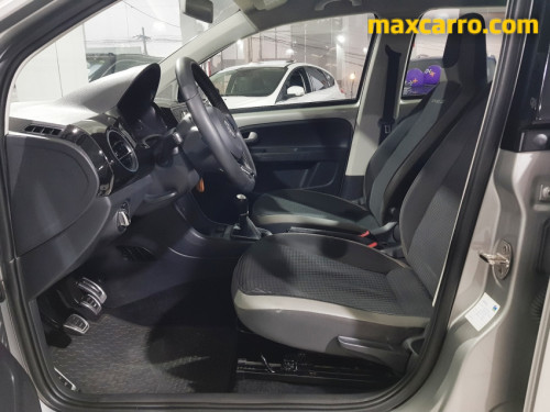Foto do veículo VW - VolksWagen up! cross 1.0 TSI Total Flex 12V 5p 2017/2016 ID: 90101