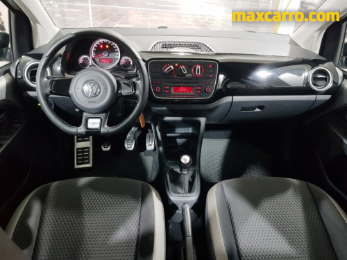 Foto do veículo VW - VolksWagen up! cross 1.0 TSI Total Flex 12V 5p 2017/2016 ID: 90101