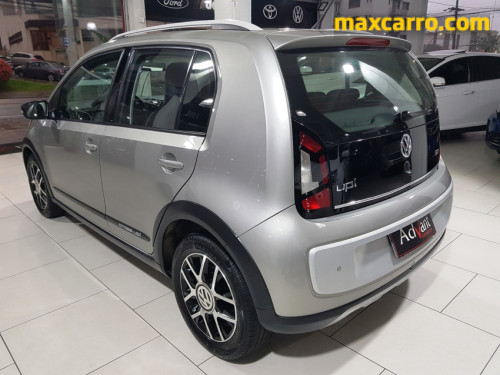 Foto do veículo VW - VolksWagen up! cross 1.0 TSI Total Flex 12V 5p 2017/2016 ID: 90101